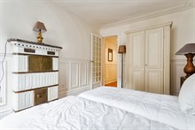 Short-term apartment rental for 4 w/ 2 spacious double rooms, Hotel de Ville, Paris 4th