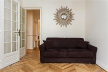 Luxurious honeymoon rental, fully furnished with large double bed, equipped kitchen and bathroom, Paris 15th near Convention