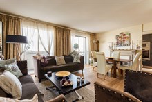 Short-term apartment rental for 4 w/ 2 spacious double rooms, Commerce Paris 15th