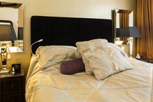 Located near Commerce, Paris 15th Short-term lodging in luxurious flat near Commerce in Paris 15th district, furnished, comfortably sleeps 4 w/ 2 bedrooms