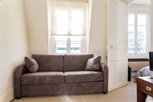 Short-term 2-room apartment rental sleeps 2 or 4, 2 large sleeping surfaces at Paris 15th
