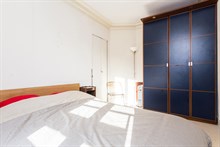 Short-term lodging for 4 in furnished 2-room flat, rent by week or month, Paris 15th