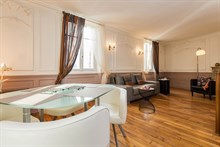 For rent: furnished 2-room apartment w/ bed and sofa comfortably sleeps 3 Eglise Auteuil Paris 16th