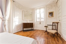 Short-term Paris vacation rental in Village d'Auteuil Paris 16th District, perfect for family or friends, sleeps 3