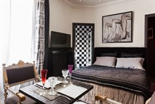Short-term studio apartment rental, furnished and modern, Paris 6th, left bank Saint Germain des Pres
