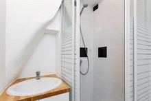 Spacious studio apartment for 2-person vacation, rent by week or month, Montorgueil, Paris 2nd