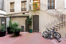 Turn-key 2-room apartment near rue de Paradis, Paris 10th, available for business stays by the week or month