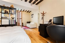 Seasonal rental for 4 grand studio furnished heart of Paris 5