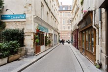 To rent for 4 monthly furnished apartment in the Latin quarter Paris