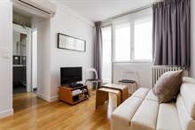 4-person furnished short-term rental property near Hotel de Ville Paris 3rd