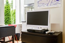 Studio for business stays in Paris 7th district near metro Rue du Bac or Solférino, short-term, monthly, weekly stays
