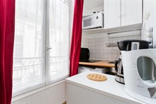 2-person studio apartment for short-term stays near metro Palais Royal Musée du Louvre, Paris 1st