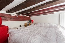 Spacious studio for monthly stays with loft, Paris 1st near Sainte-Chapelle