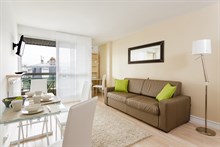 Holiday rental in Paris 15th arrondissement, long-term stays in studio turn-key flat with plenty of privacy in calm area
