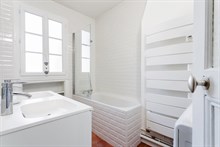 Distinctive 1-bedroom flat for 2 or 4 guests across from André Citroën metro Paris 15th, short-term