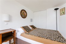 Holiday rental in Paris 6th arrondissement, long-term stays in studio turn-key flat with plenty of privacy in calm area