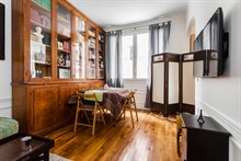 Romantic getaway in 2-person apartment in Paris 16th with spacious bedroom, weekly stays
