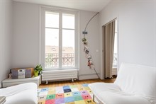 Authentic Parisian 1-bedroom apartment for business stays in Paris 15th near Montparnasse, monthly stays