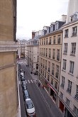 Holiday rental in Paris 1st arrondissement, long-term stays in studio turn-key flat with plenty of privacy in calm area