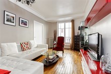 Turn-key apartment for 2 guests, walking distance to attractions, monthly rentals near Père Lachaise, 20th arrondissement of Paris