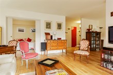 Short-term Holiday rental for friends or family with 4 rooms, Porte de Saint Cloud, Near Paris