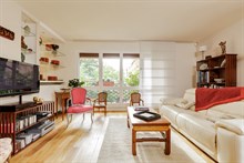 Furnished 4 room apartment with fully equipped kitchen and terrace near Paris