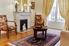 Fully furnished apartment with large kitchen and spacious bedroom in Paris 16th in Passy Village, monthly rental