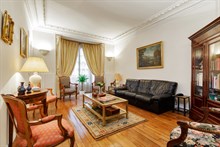 Luxurious 4-person, 1-bedroom apartment in Paris 16th, Passy Village