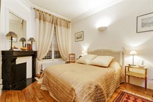 Spacious 1-bedroom, 1-bathroom apartment in Passy Village Paris 16th, short-term stays