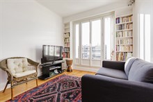 Romantic getaway in 2-person apartment in Paris 16th with spacious bedroom, weekly stays
