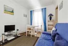 spacious apartment rental furnished to sleep 4 guests on rue Hallé Paris 14th