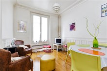 Short term 3 room apartment rental for 2 or 4 near Père Lachaise and Belleville, Paris 20th district