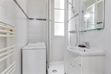 Short term 3 room apartment rental for 2 or 4 near Père Lachaise and Belleville, Paris 20th district