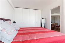 Romantic getaway in 2-person apartment in Paris 15th with spacious bedroom, monthly w/ view of Eiffel Tower from terrace