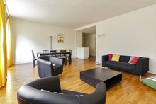 Luxurious 4-person, 2 bedroom apartment in Paris 16th, in Passy Village
