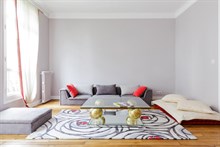 Short term 2 room apartment rental for 2 at Gambetta, Paris 20th district