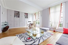 Charming 2-person apartment for rent, short-term near city attractions in Paris XX