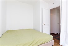 Turn-key apartment for 2 or 3 guests, walking distance to attractions, monthly rentals near Batignolles, 17th arrondissement of Paris