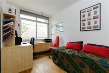 A louer en courte durée appartement meublé avec 3 chambres avec terrasse à Alésia en face de Montsouris Paris 14ème arrondissement