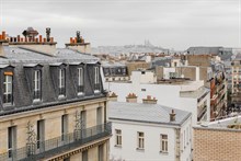 Location meublée de courte durée d'un studio moderne pour 2 avec terrasse et vue Tour Eiffel à Montparnasse, Paris 15ème arrondissement