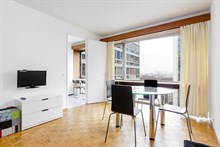 Location meublée temporaire d'un appartement de 2 pièces confortable pour 4 en étage élevé à Gaîté Montparnasse Paris 14ème arrondissement
