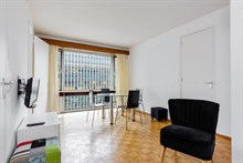 A louer en courte durée bel appartement de 2 pièces pour 4 en étage élevé à Gaîté Montparnasse Paris 14ème