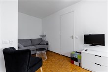 Location meublée mensuelle d'un F2 confortable et moderne pour 4 en étage élevé à Gaîté Montparnasse Paris 14ème