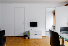 A louer en courte durée pour 2 ou 4 personnes bel appartement de 2 pièces en étage élevé à Gaîté Montparnasse Paris 14ème