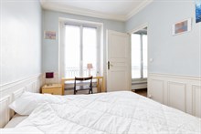 Location meublée mensuelle d'un 3 pièces confortable avec 2 chambres pour 5 à Montparnasse Paris 14ème