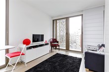 Location meublée temporaire au mois d'un studio récent avec balcon à Convention Paris 15ème