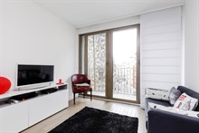 Location meublée mensuelle d'un studio avec balcon à Convention Paris 15ème arrondissement