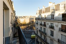 Location à la semaine d'un F2 confortable avec balcon filant pour 2 ou 4 personnes rue Sedaine à Bastille Paris 11ème arrondissement