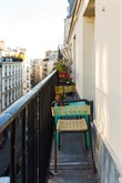 Location temporaire confortable d'un F2 avec balcon filant pour 2 ou 4 personnes rue Sedaine à Bastille Paris 11ème