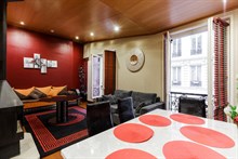 Appartement de 2 pièces refait à neuf à louer meublé pour 4 à 6 personnes avenue des Champs Elysées dans le Triangle d'Or Paris 8ème
